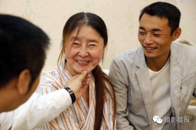 你記得「一夜變80歲模樣的女孩」嗎? 她已經動整形手術還大成功- boMb01