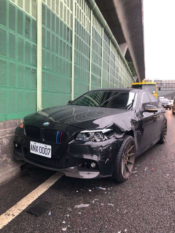 三寶在國道突然 打橫r檔倒車 撞壞bmw需慘賠108萬 Bomb01 三寶在國道突然 打橫r檔倒車 撞壞bmw需慘賠108萬 Bomb01