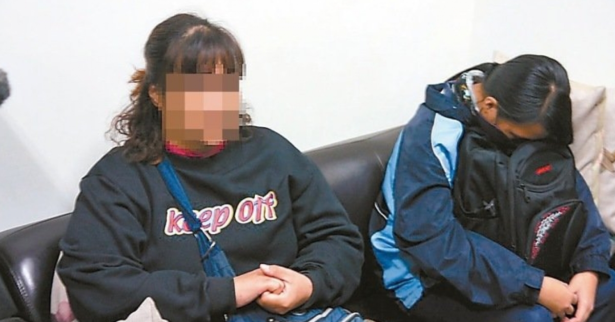 「女兒打了班上的男生,母親直接叫女兒的老師過來解開她的胸罩!一樁意外揭露的校園隱憂!」的圖片搜尋結果