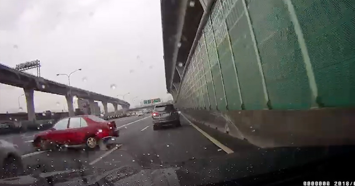 三寶在國道突然 打橫r檔倒車 撞壞bmw需慘賠108萬 Bomb01 三寶在國道突然 打橫r檔倒車 撞壞bmw需慘賠108萬 Bomb01